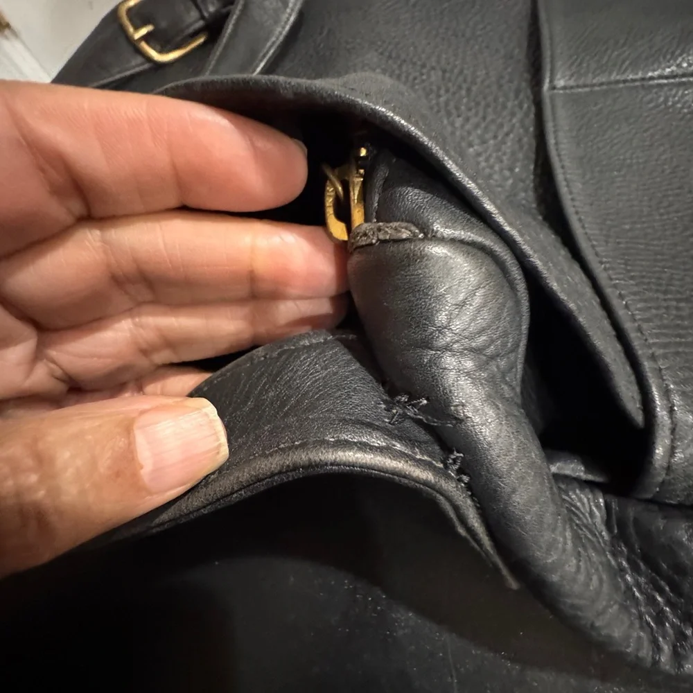 Elegant black pebble  Leather Messenger Bag